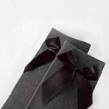 Load image into Gallery viewer, grey-ribbon-bow-socks
